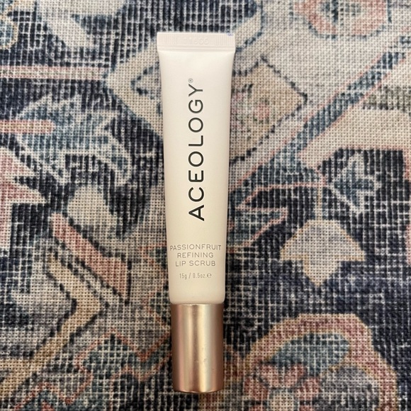 ACEOLOGY · PASSIONFRUIT REFINING LIP SCRUB - Picture 4 of 5